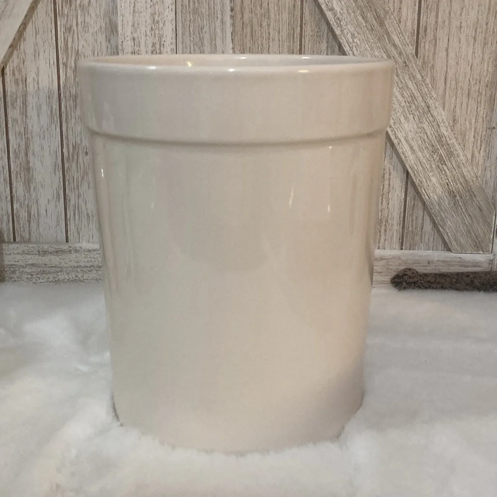 Rae Dunn Mrs. Claus’s Kitchen Crock